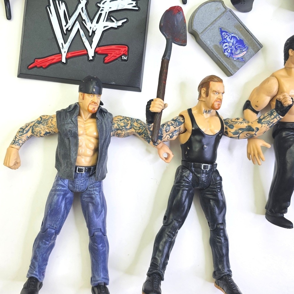 WWE WWF Jakks Pacific Undertaker Shane McMahon Action Figure Lot Accessories - Picture 6 of 7